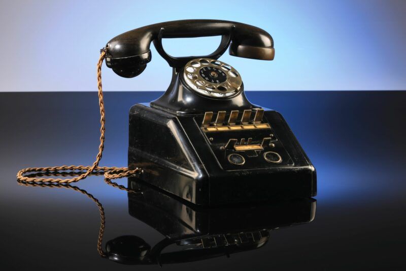 Zdjęcie starego aparatu telefonicznego