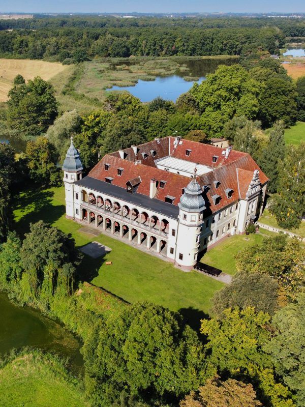 Zdjęcie z drona na Pałacu Krobielowice