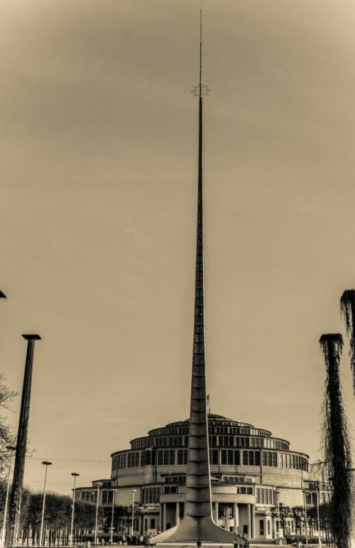 Okrągły budynek Hali Stulecia z charakterystyczną kopułą.