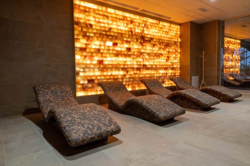 Zdjęcie foteli do relaksu w tężni solankowej