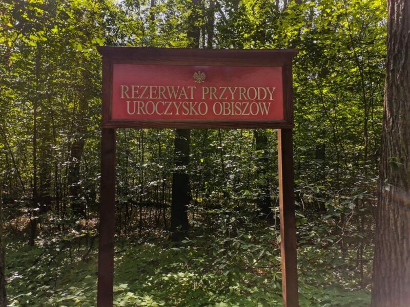 Tablica - REZERWAT PRZYRODY UROCZYSKO OBISZÓW