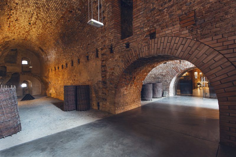 Wnętrza osiemnastowiecznej twierdzy górskiej w Srebrnej Górze