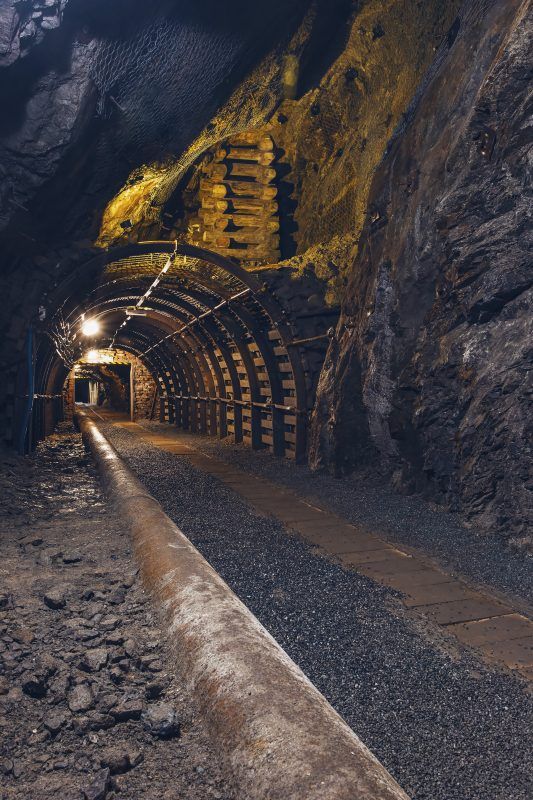 Korytarz starej kopalni złota w Złotym Stoku