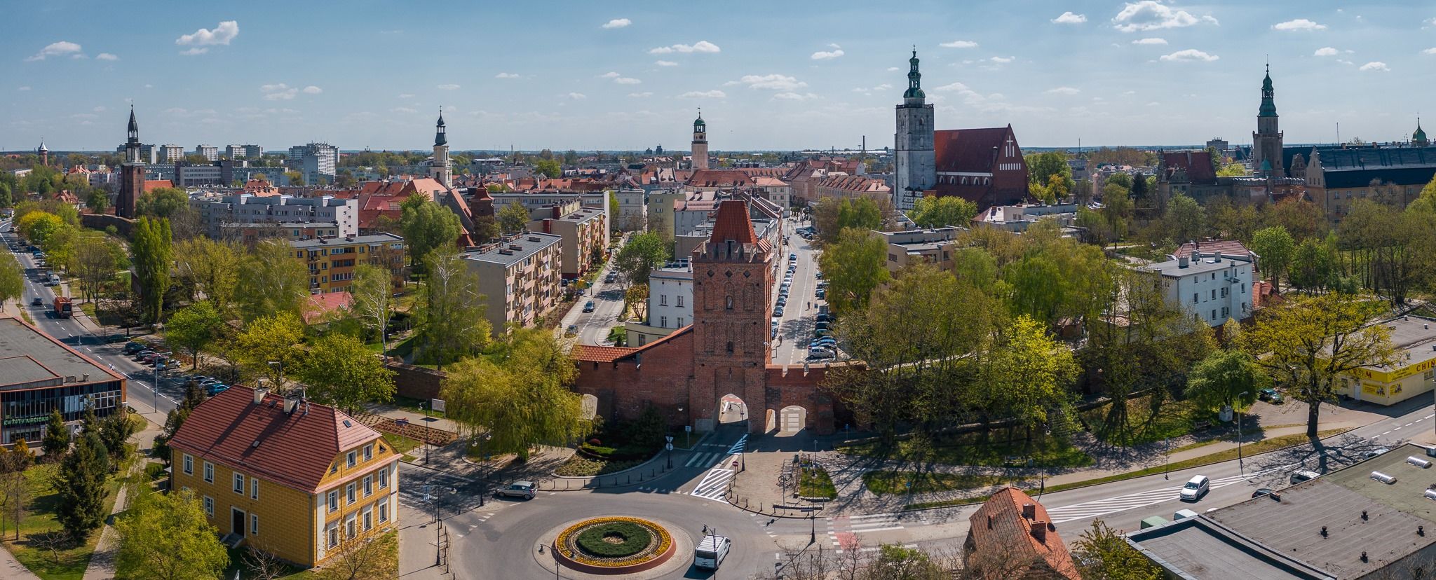 Widok z lotu ptaka lub z drona na centrum oleśnicy