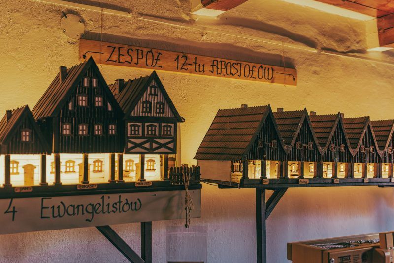 Podświetlone miniatury domów tkaczy