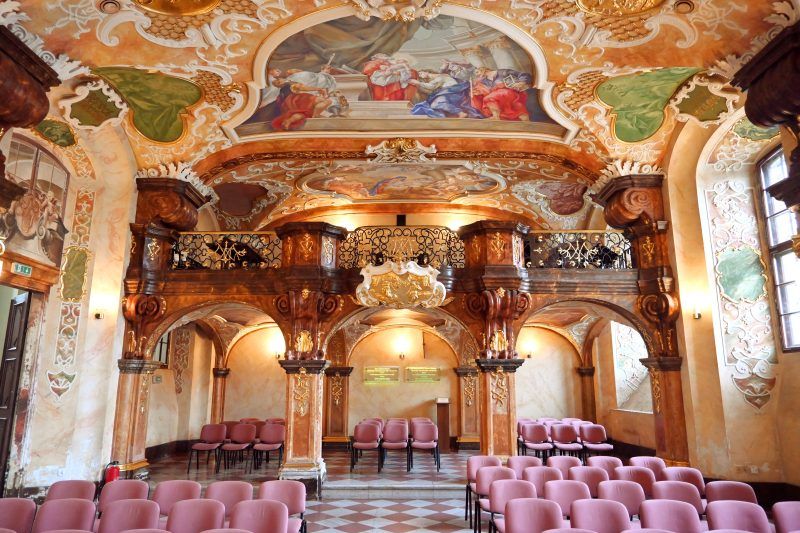 Wnętrza barokowej sali koncertowej w gmachu głównym uniwersytetu wrocławskiego