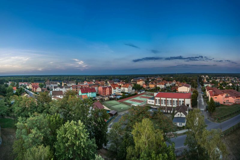 Widok na miasto z lotu ptaka.