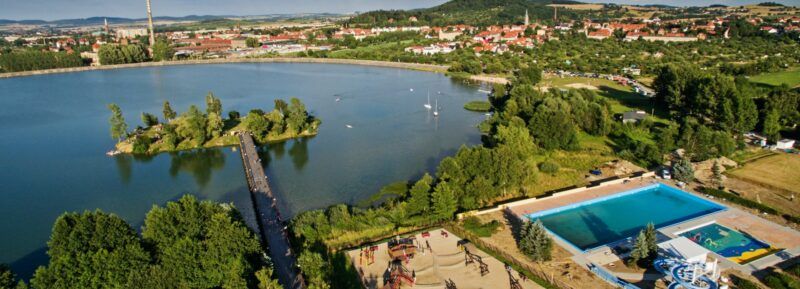 Widok z lotu ptaka na Jezioro Bielawskie