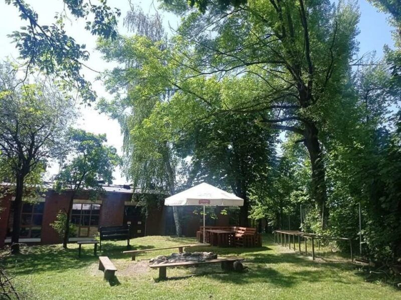 Miejsce rekreacyjne na biwak oraz ognisko.
