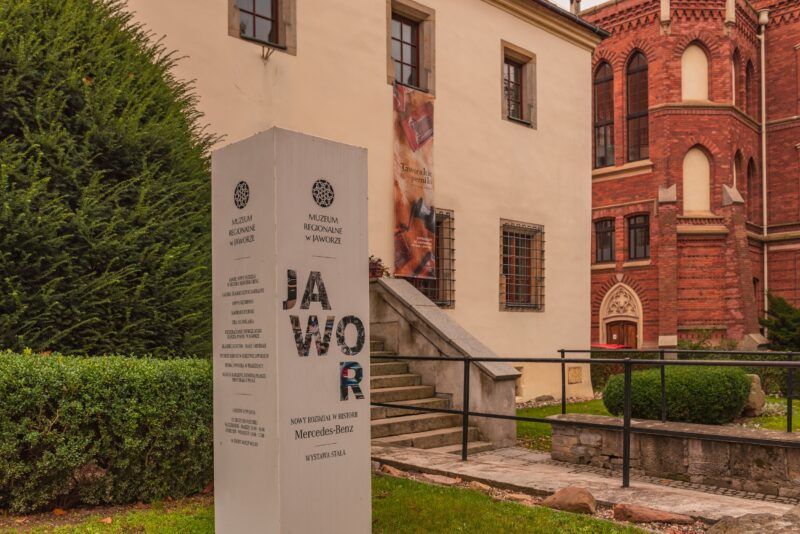 Wejście do muzeum regionalnego.