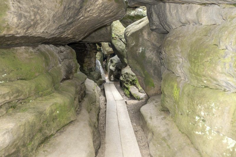 Formacje skalne na szlaku Błędnych Skał.