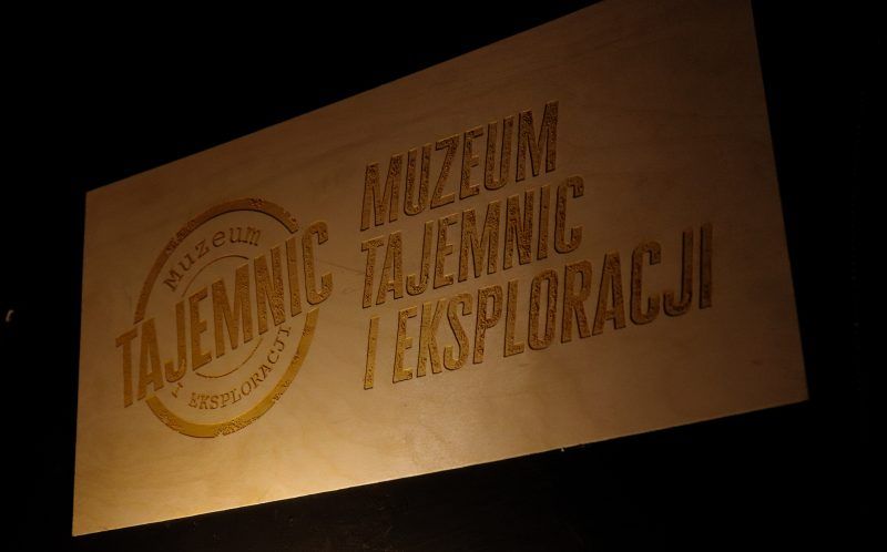 napis "Muzeum Tajemnic i Eksploracji"
