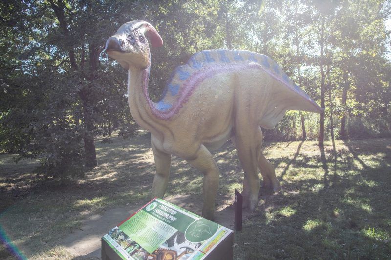 duża figura dinozaura