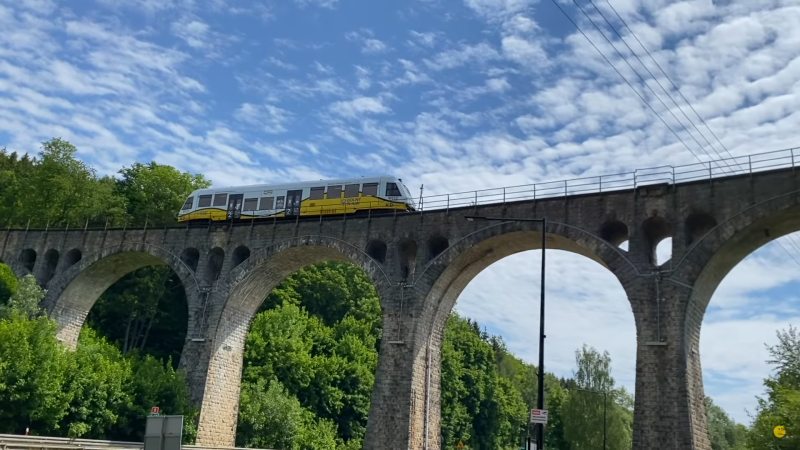 Kadr z filmu Odjazd o Motorakach na Polanie Jakuszyckiej