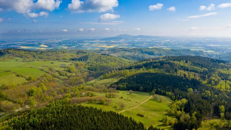 Widok na Dolny Śląsk ze szczytu góry